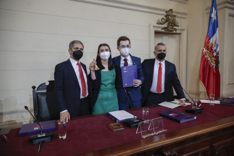 Lee más sobre el artículo Boletín diario: ¿Qué pasó este lunes 4 de julio en la Convención Constitucional?