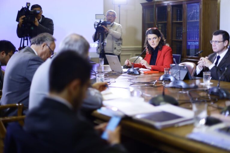 Lee más sobre el artículo Nudo ciego: Continúa la discusión en torno a la libertad de elección para el derecho a la salud