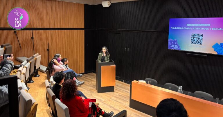 Lee más sobre el artículo Encuesta de APROFA revela cómo las juventudes chilenas se informan sobre sexualidad: IA, brechas de conocimiento y acceso a salud